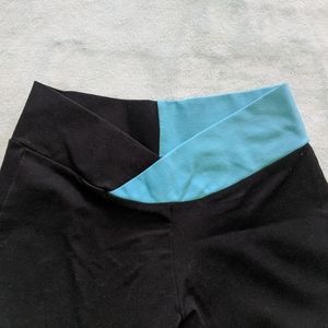 Low rise workout capris